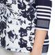 BEIGE LABEL NAVY PRINT TOP