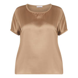 LUISA VIOLA SATIN FRONT TOP CARAMEL - Plus Size Collection