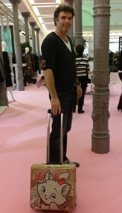 erik with aristrocat case